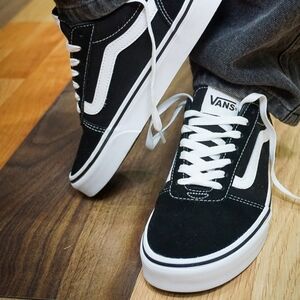🏔️ Vans Classic Ward Black Shoes